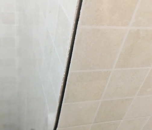 邵东瓷砖空鼓维修公司分享阳台瓷砖脱落的修复过程可以分为以下几个步骤
